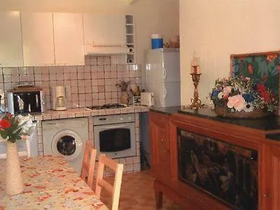 Marie-france Alari Feriehus Cargèse